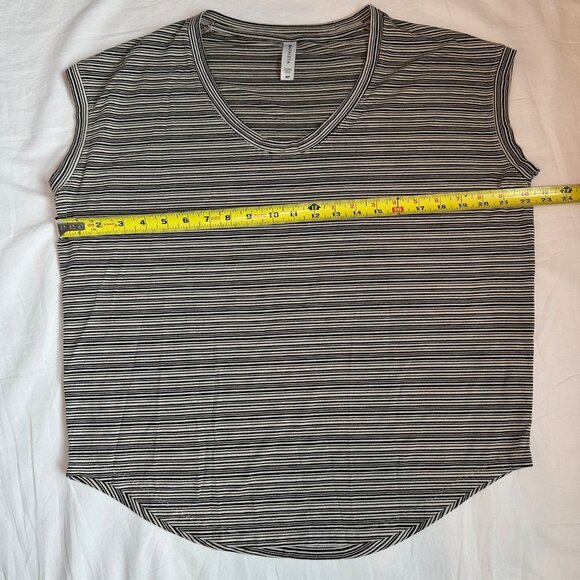 Athleta Cloudlight Stratus Tee M Petite Striped Scoop Neck Yoga Activewear Top - Picture 7 of 8